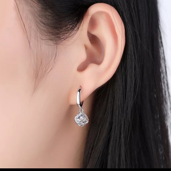 🌟 Sterling Silver Crystal Huggie Hoop Earrings - Picture 4 of 4